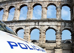 Slika PU_I///arena i policija.jpg